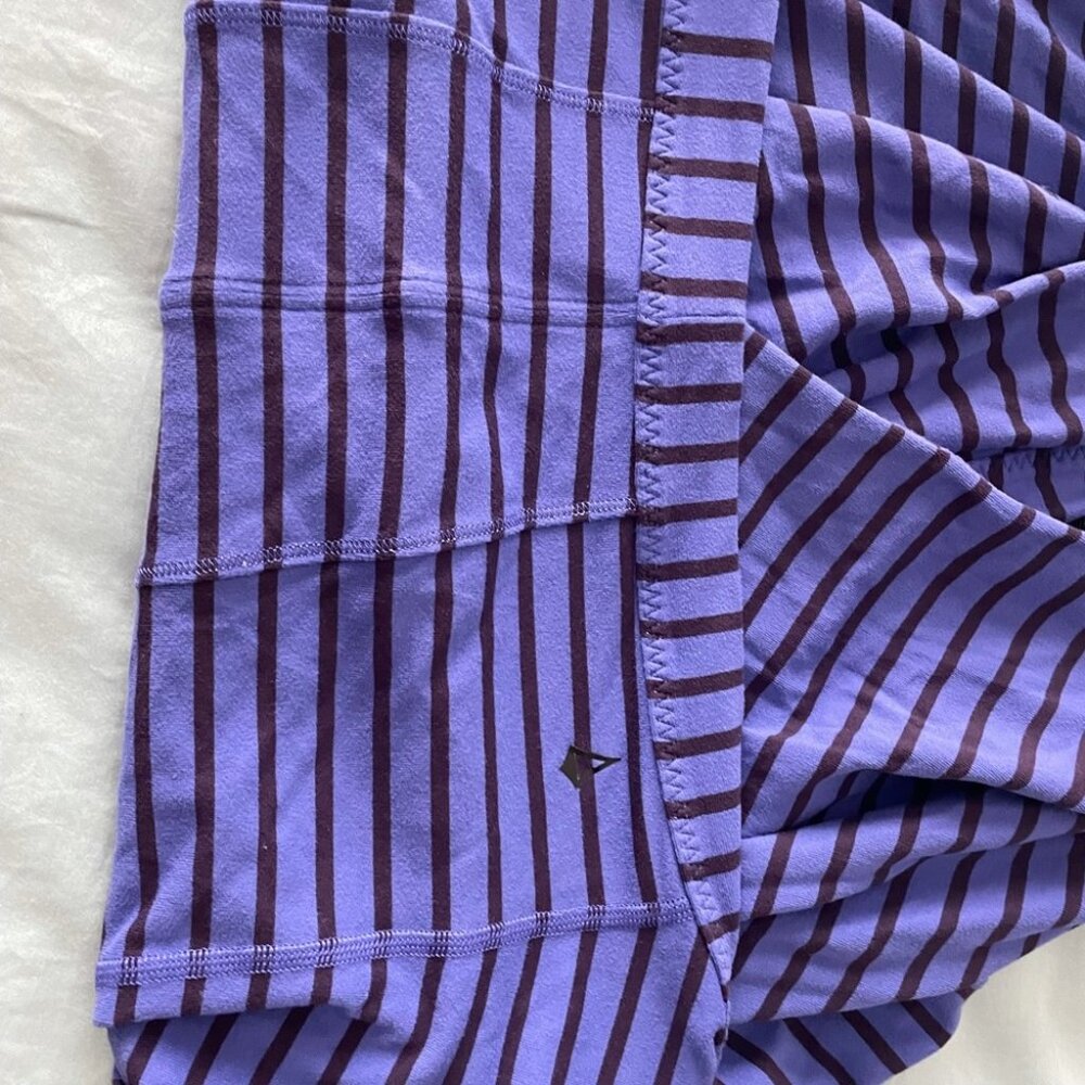 Ivivva adorable wrap. Purple black in excellent condition